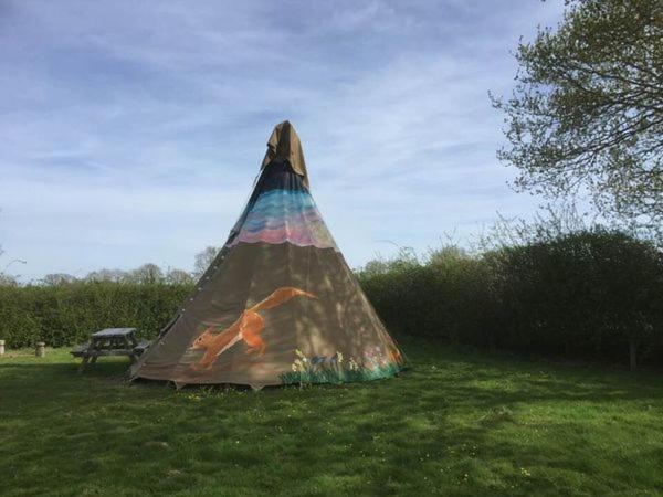 Big Sky Tipi Holidays Wartling Экстерьер фото